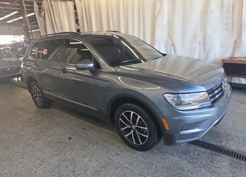 Used 2021 Volkswagen Tiguan SE FWD image 2