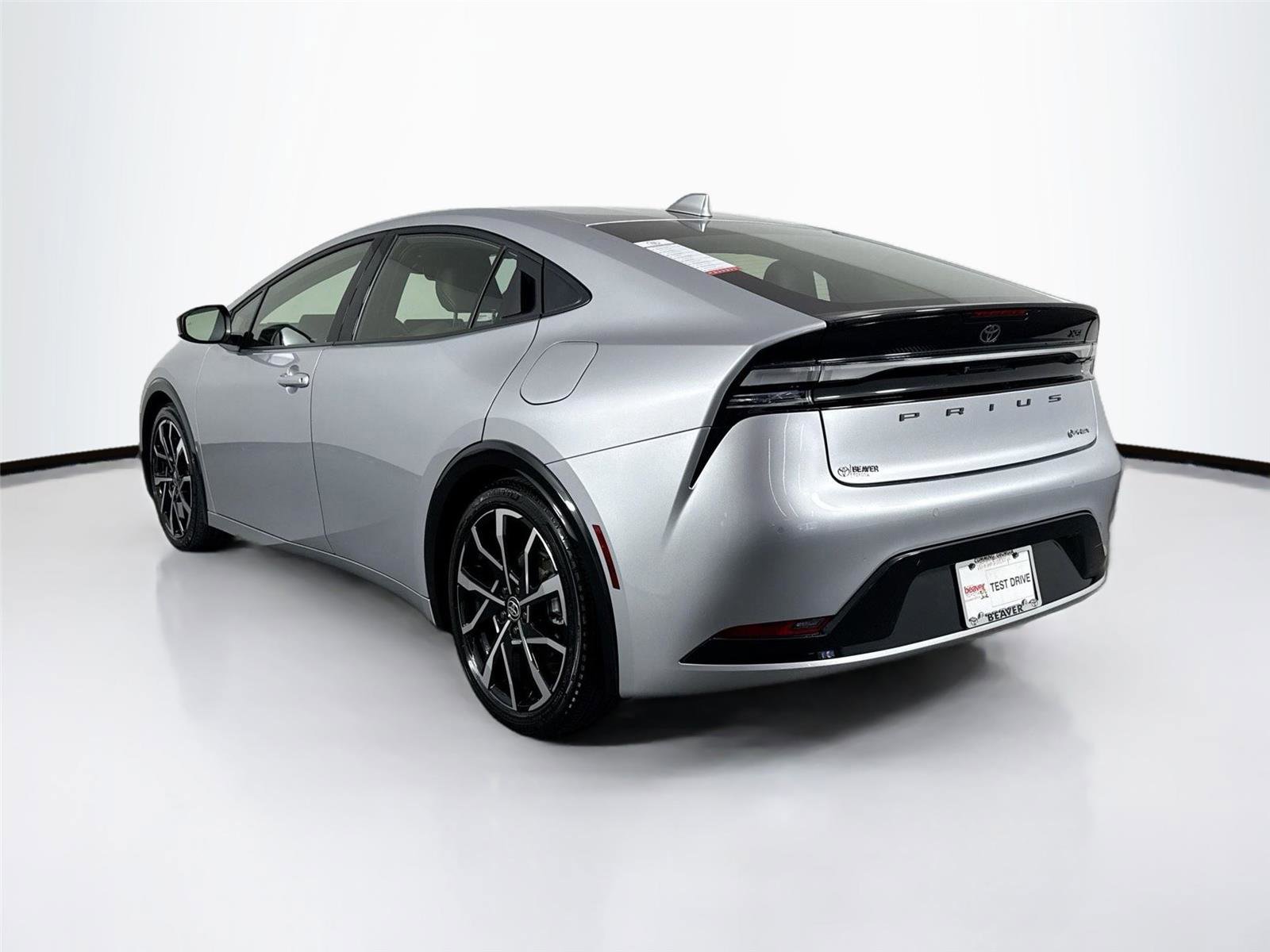 Used 2025 Toyota Prius XSE image 2