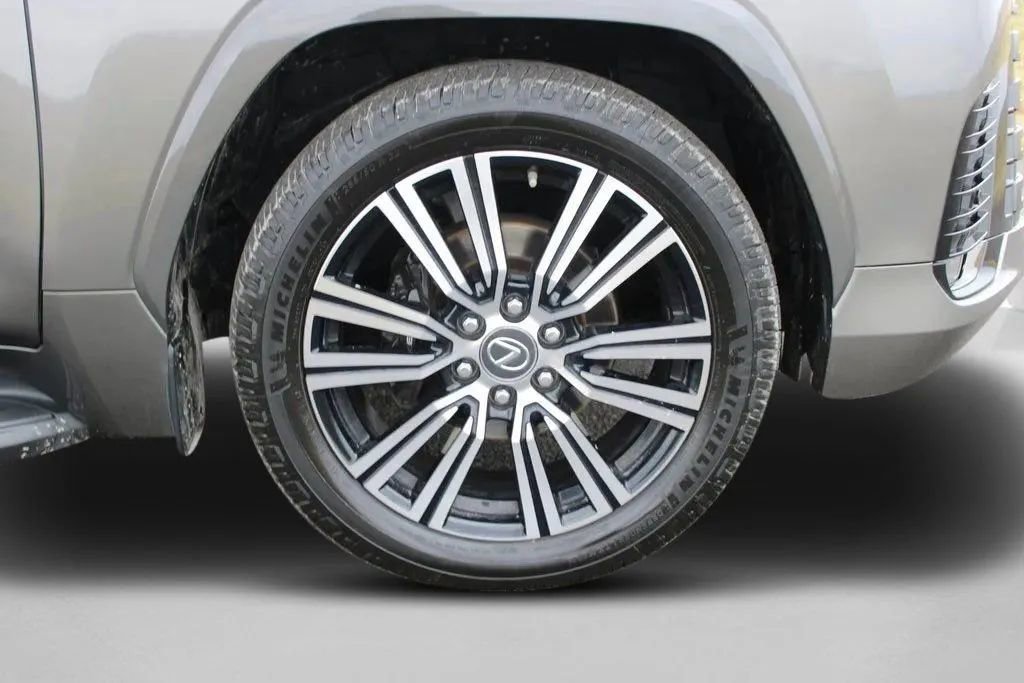 Used 2023 Lexus LX 600 4WD w/ Appearance Package image 41