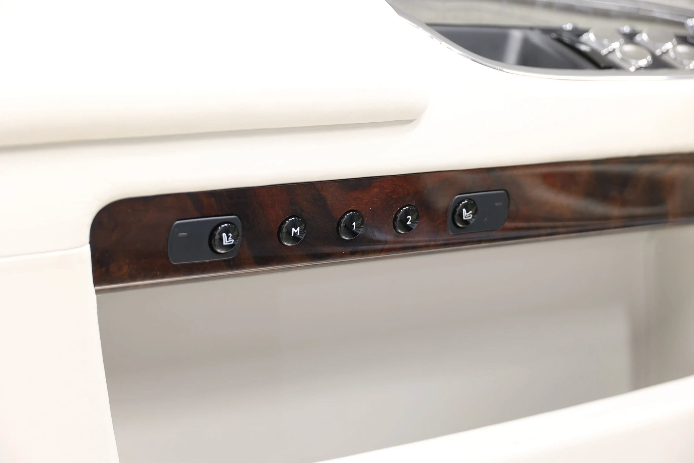 Used 2017 Rolls-Royce Ghost RWD image 13