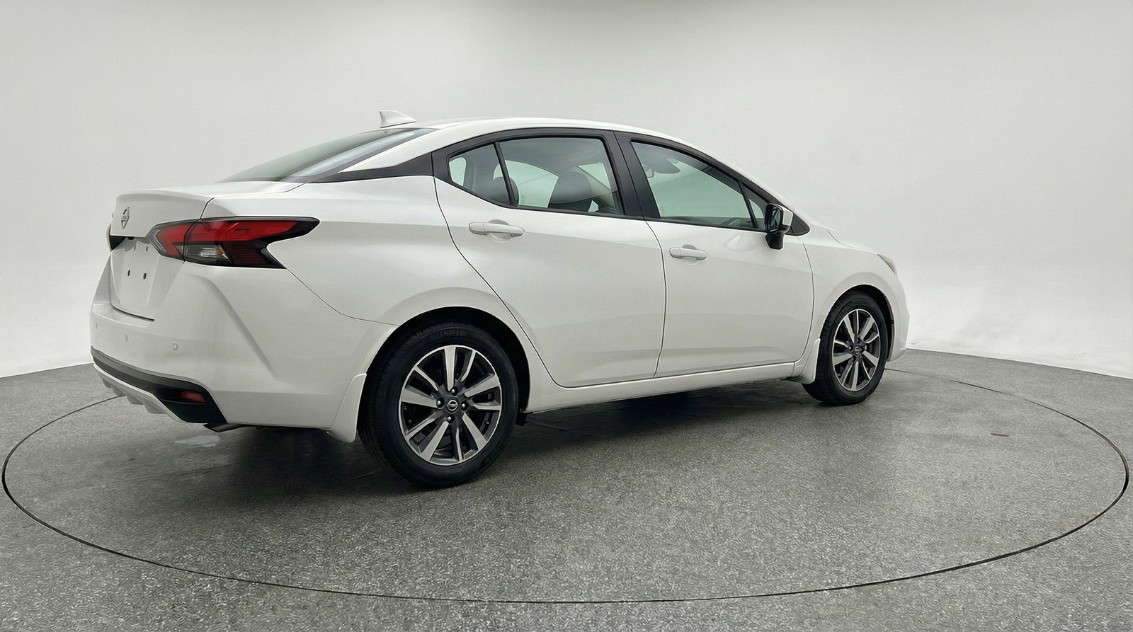 Used 2025 Nissan Versa SV image 9