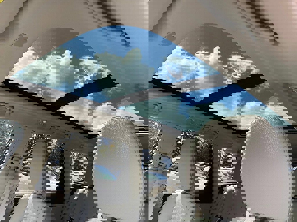 Used 2023 Volvo XC60 T8 Plus image 15