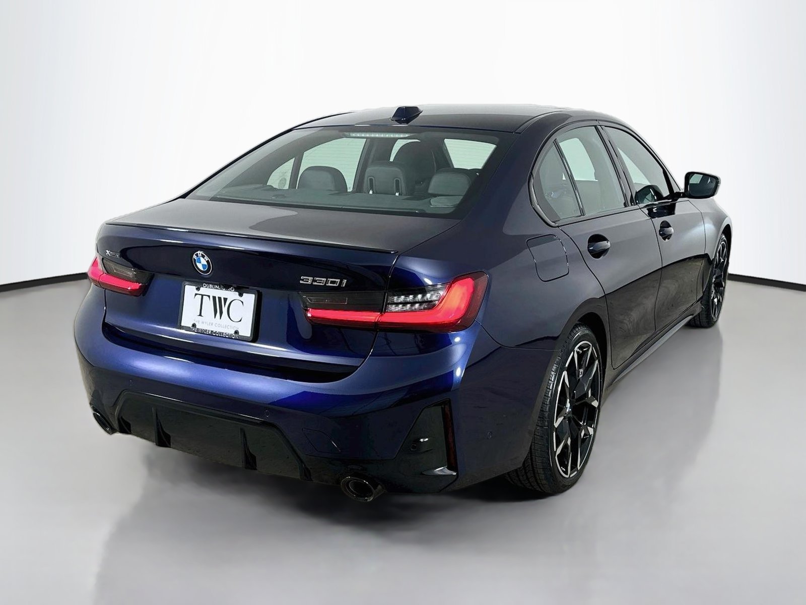 New 2026 BMW 330i xDrive Sedan w/ M Sport Package AWD/4WD image 5