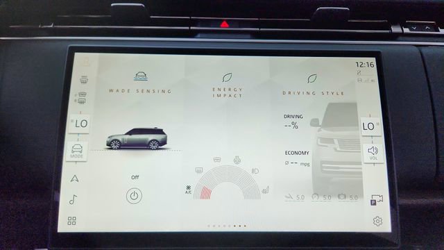 Used 2025 Land Rover Range Rover SE image 48