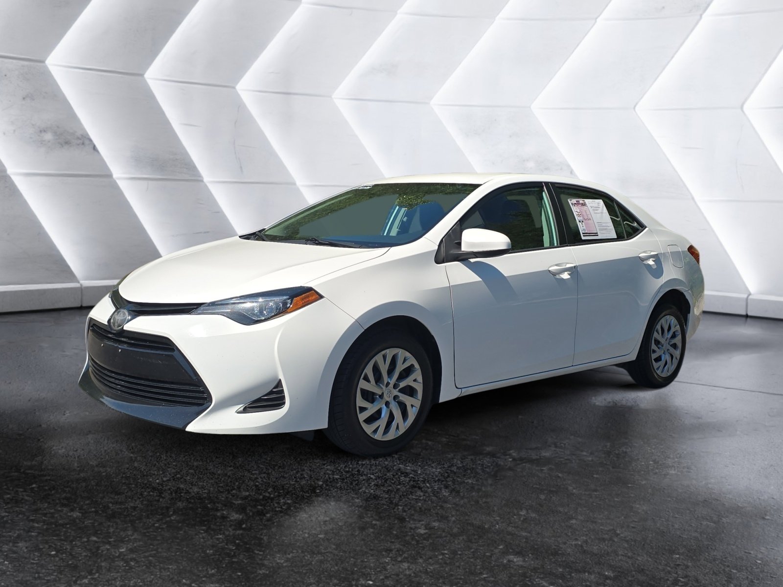Used 2019 Toyota Corolla LE FWD image 1