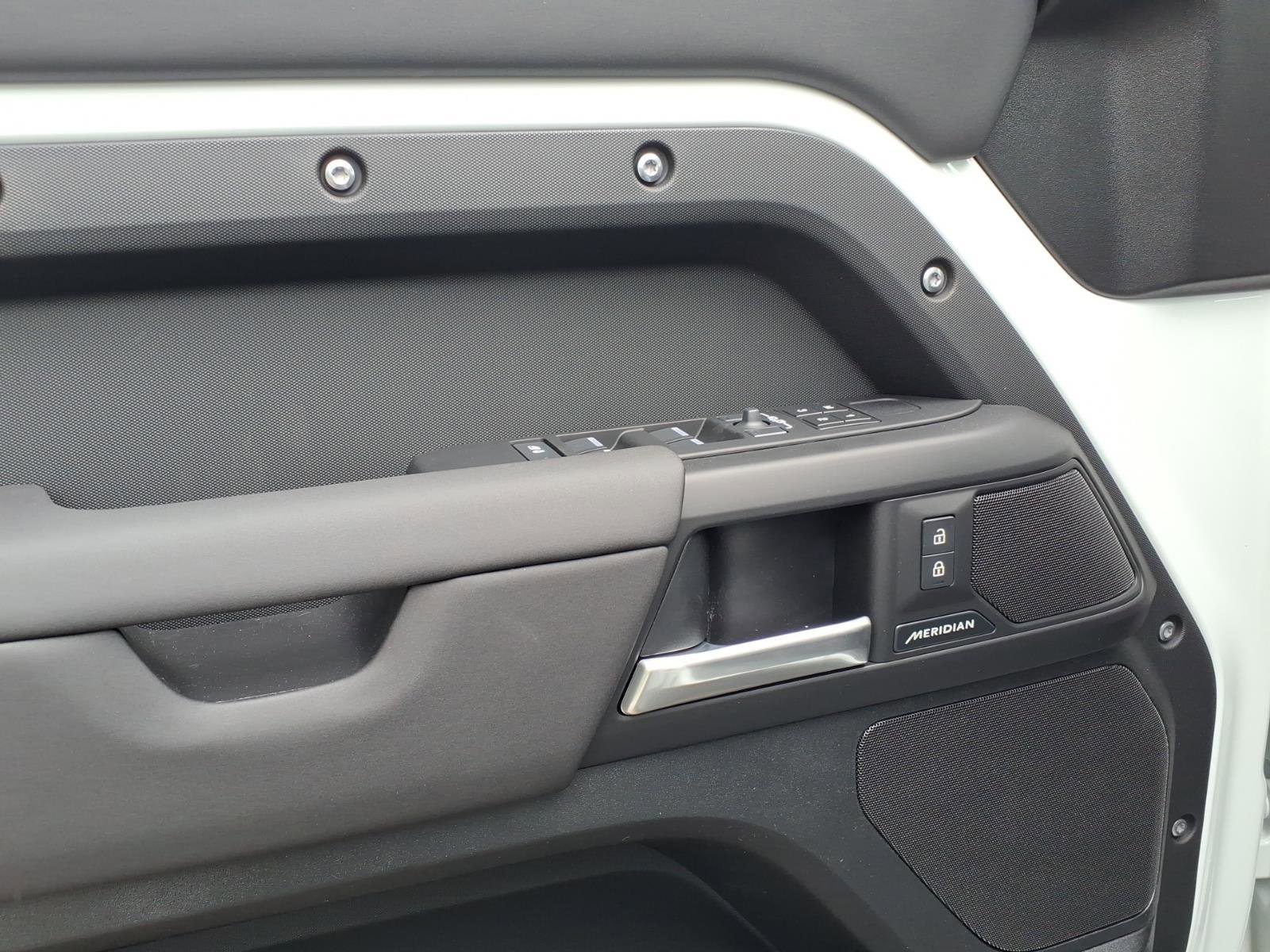 New 2026 Land Rover Defender 110 X-Dynamic SE AWD/4WD image 10