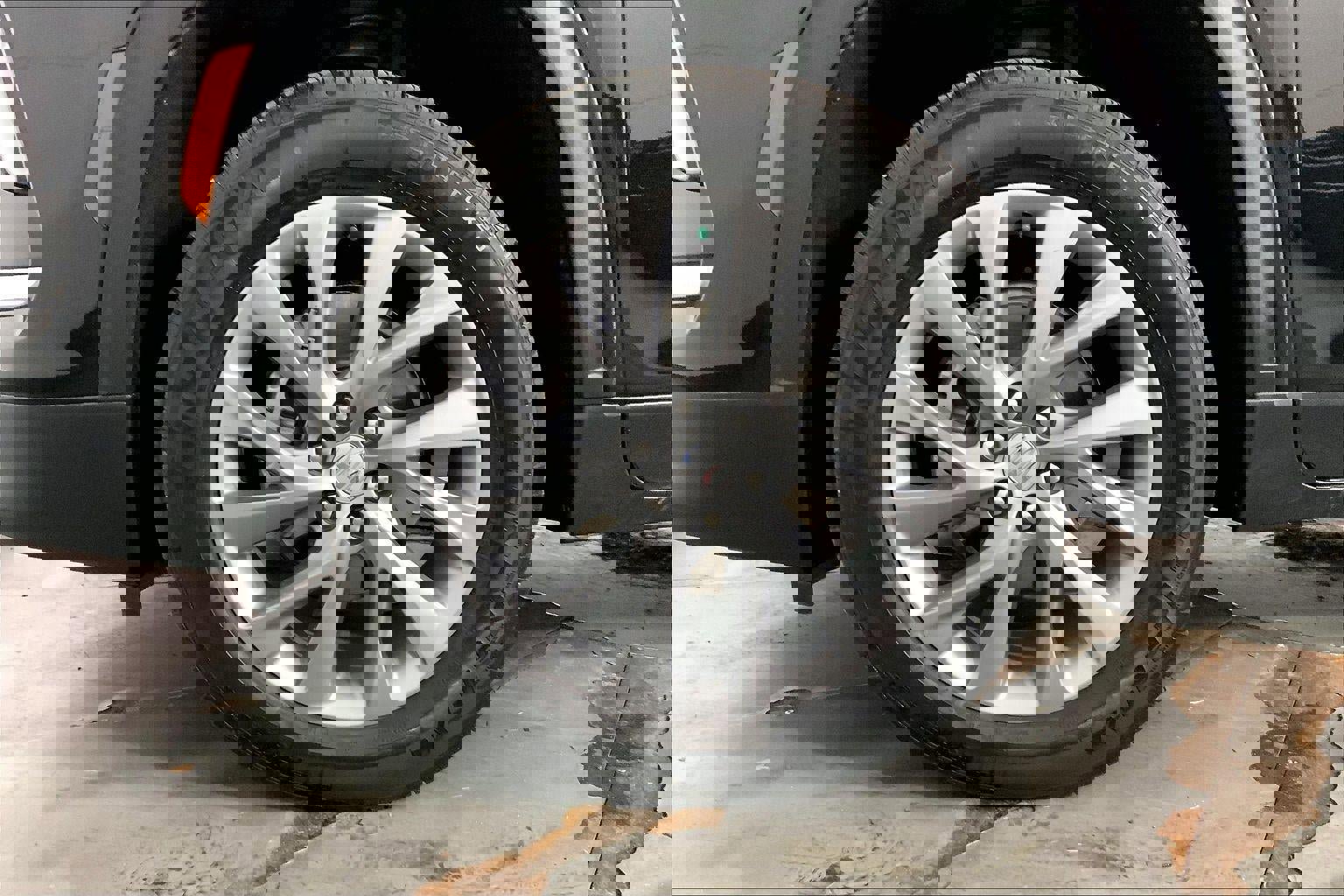 Used 2025 Buick Enclave Preferred AWD/4WD image 9