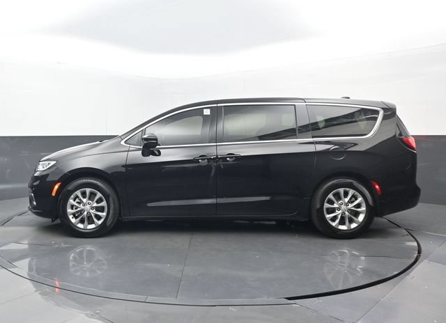 Used 2026 Chrysler Pacifica Limited FWD image 24