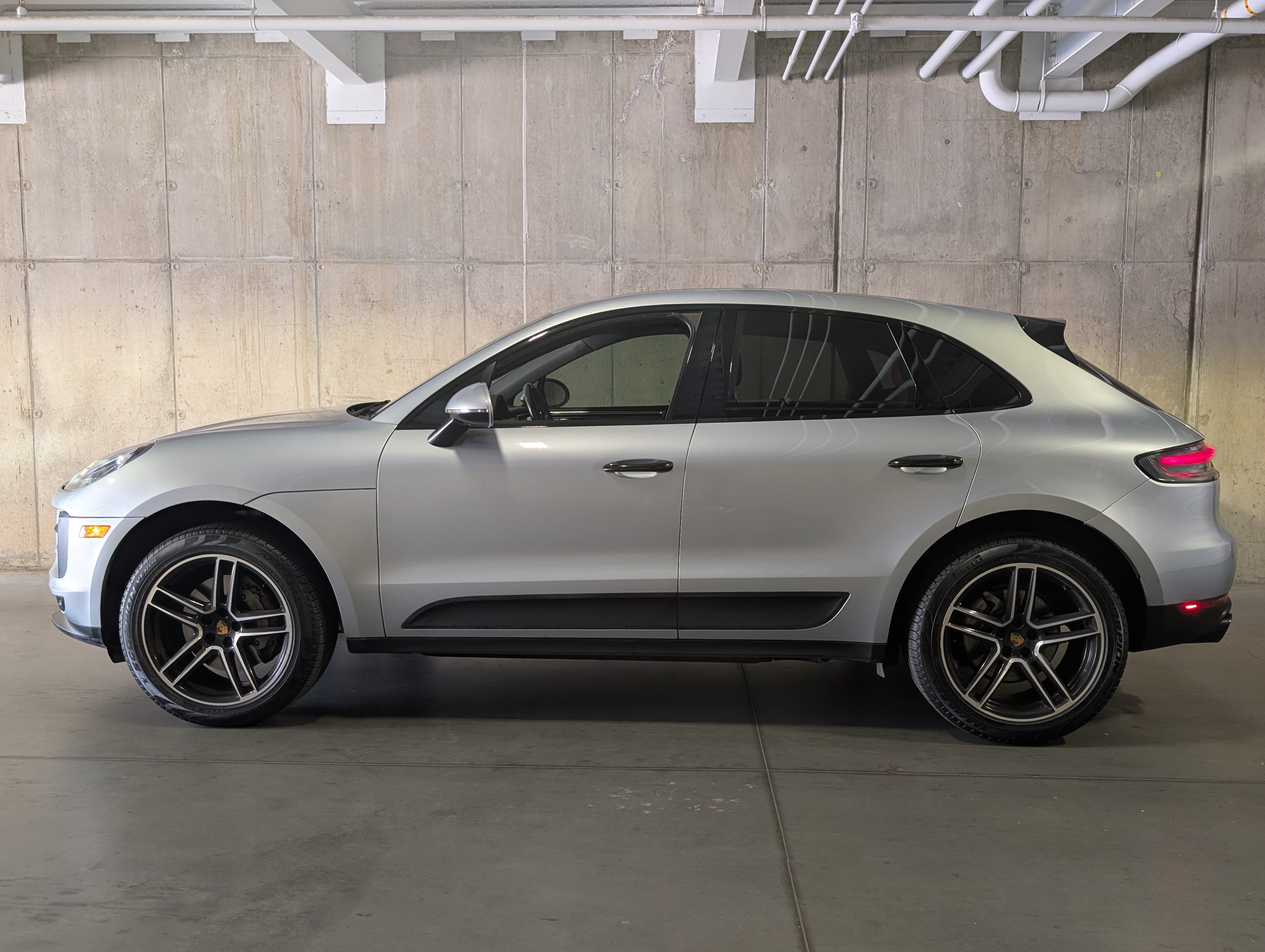 Certified 2020 Porsche Macan S AWD/4WD image 2