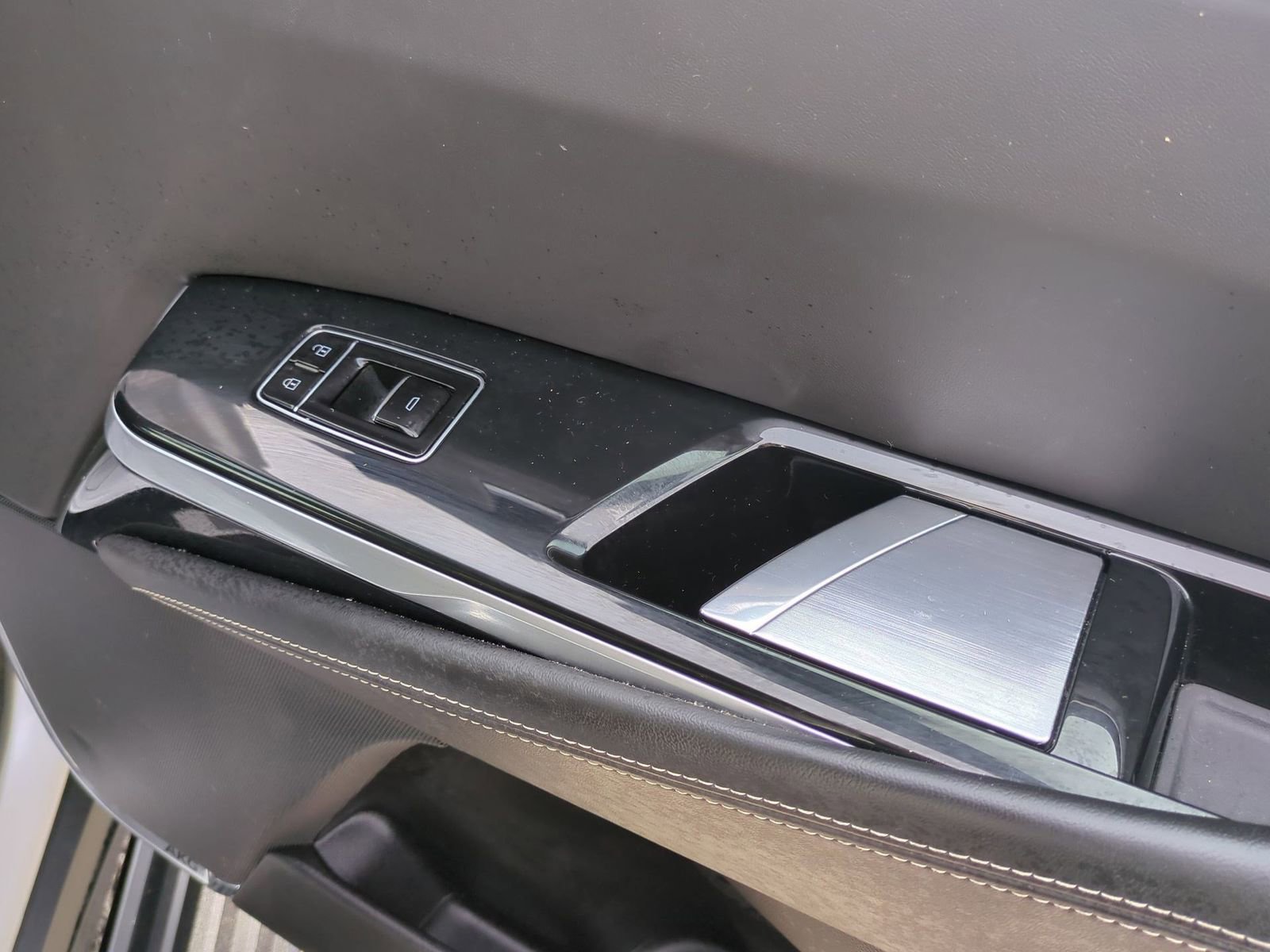 Certified 2025 Cadillac Escalade ESV Sport Platinum image 30