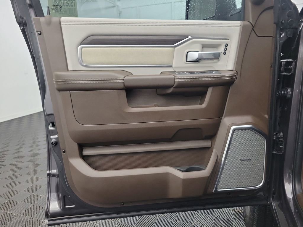 Used 2025 RAM 2500 Laramie AWD/4WD image 17
