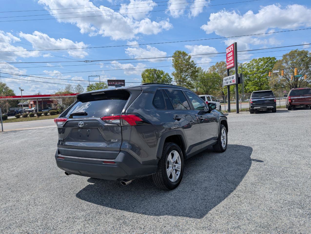 Used 2020 Toyota RAV4 XLE image 7