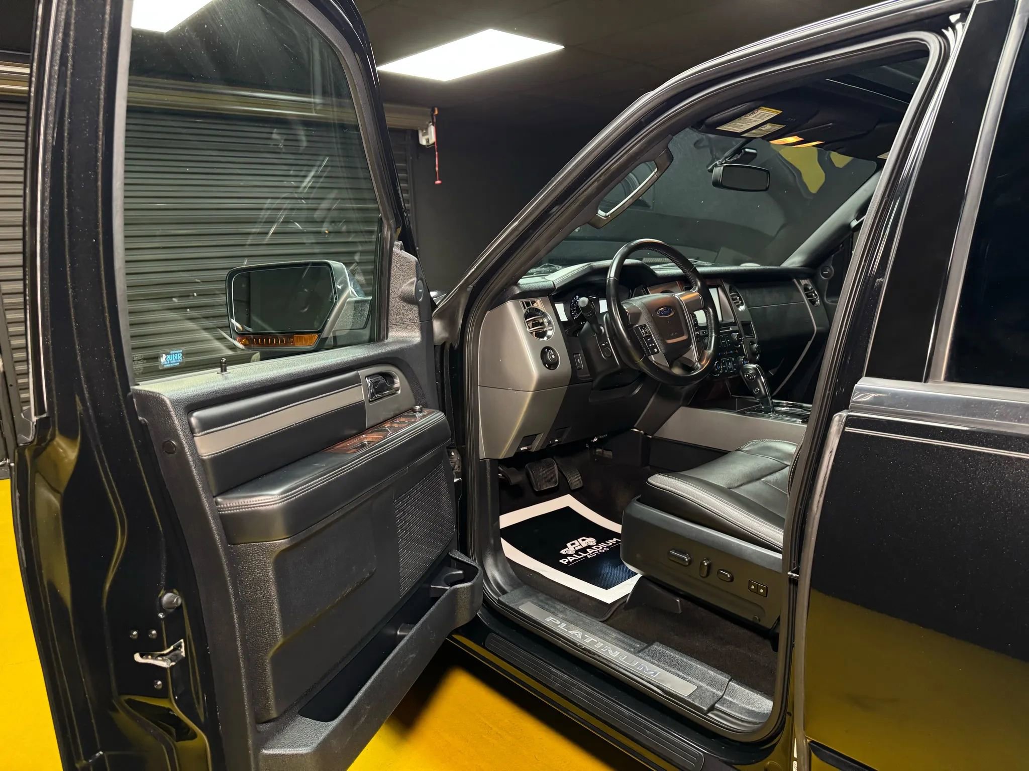 Used 2015 Ford Expedition EL Platinum image 34