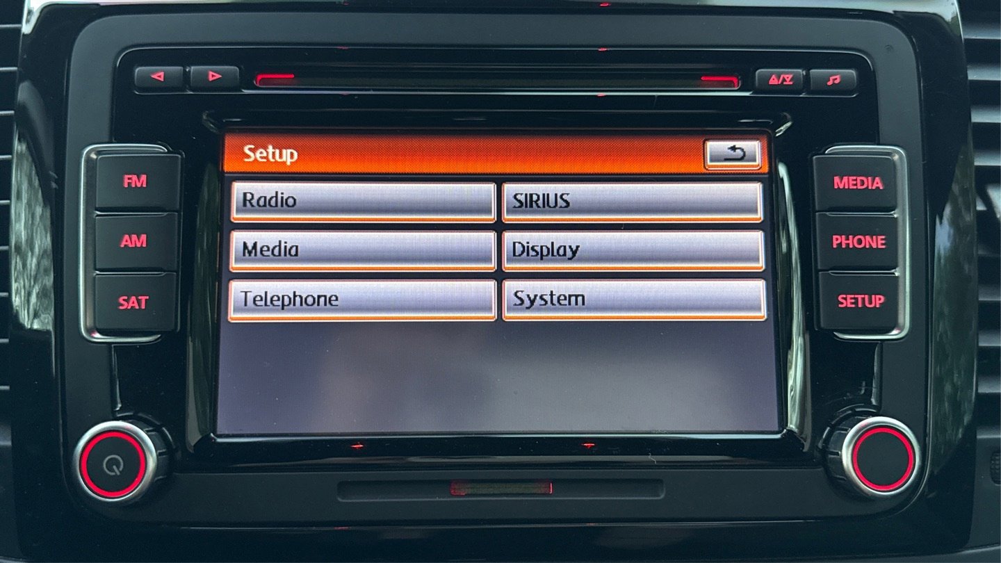 Used 2013 Volkswagen Beetle 2.0T image 28