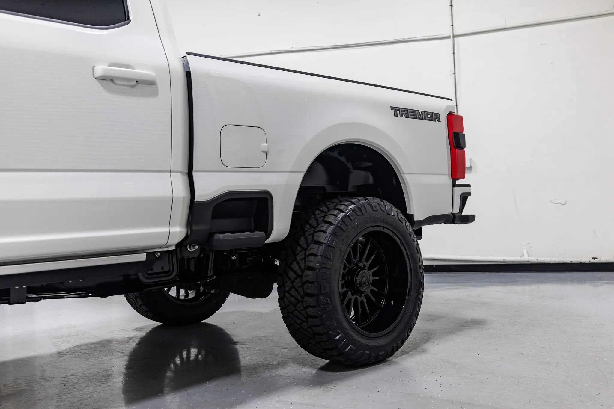 Used 2026 Ford F250 Platinum w/ Tremor Off-Road Package AWD/4WD image 13