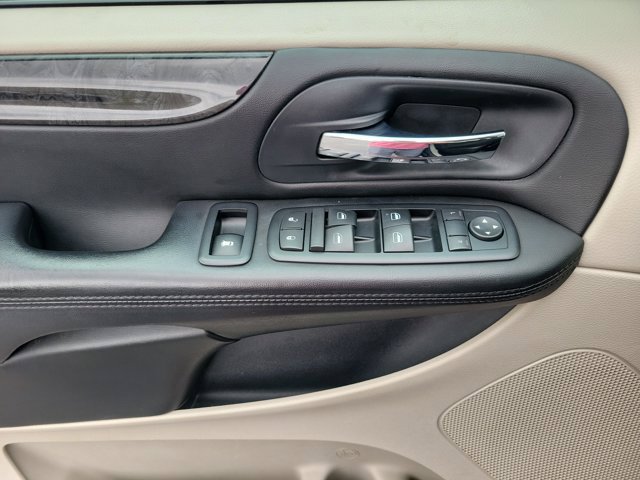 Used 2012 Dodge Grand Caravan SXT FWD image 14