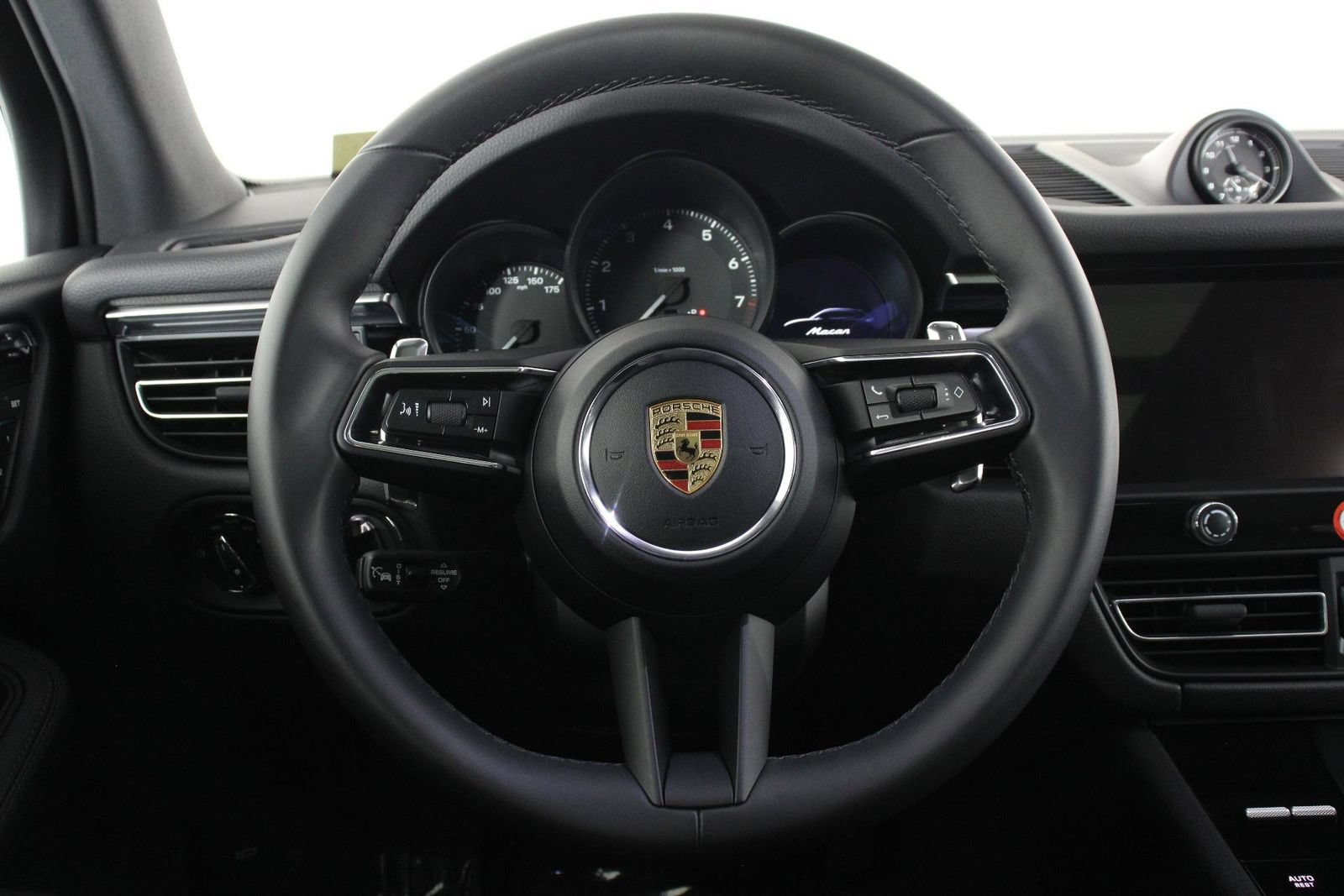 Certified 2026 Porsche Macan AWD/4WD image 12