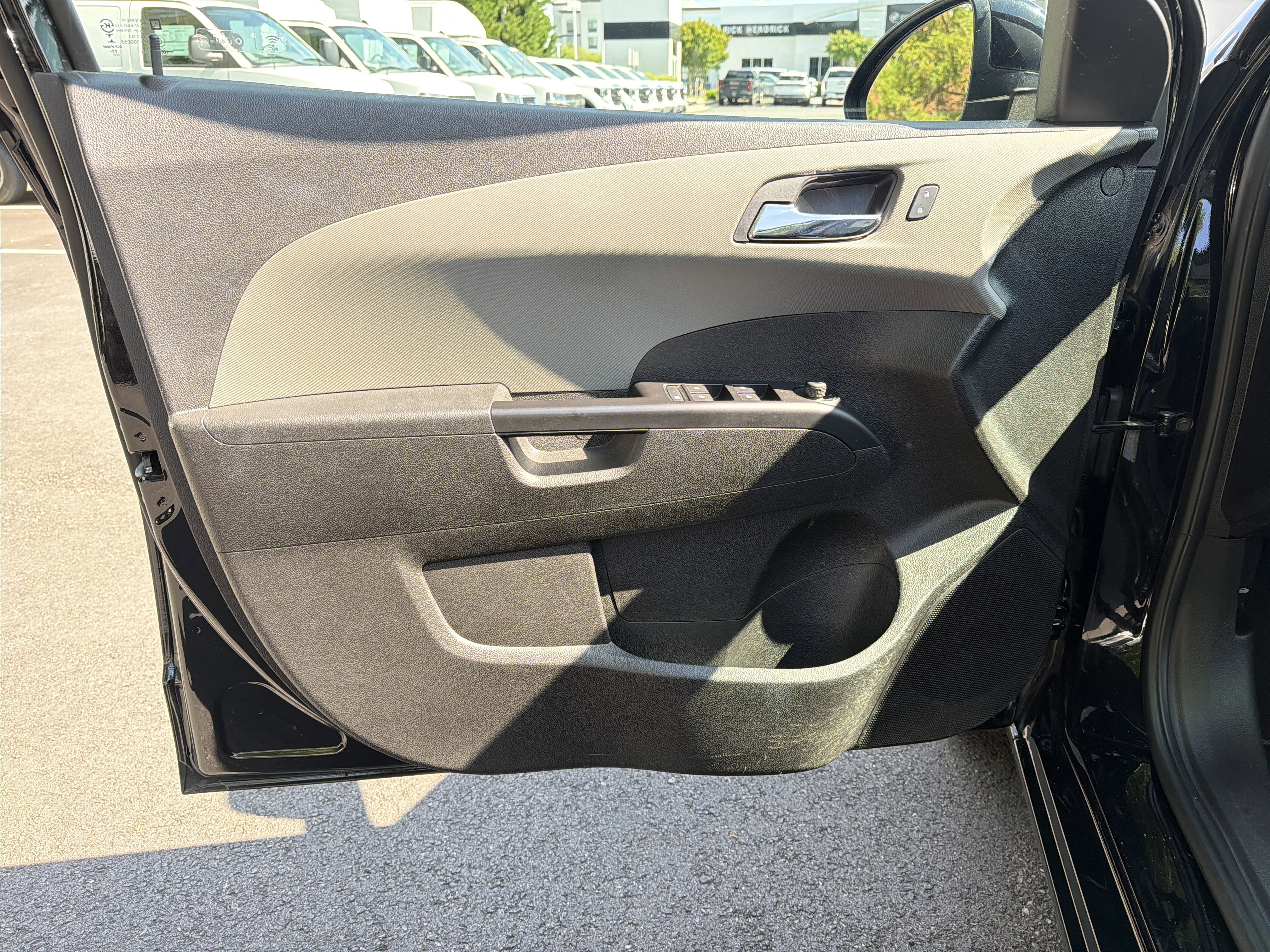 Used 2018 Chevrolet Sonic LT FWD image 14