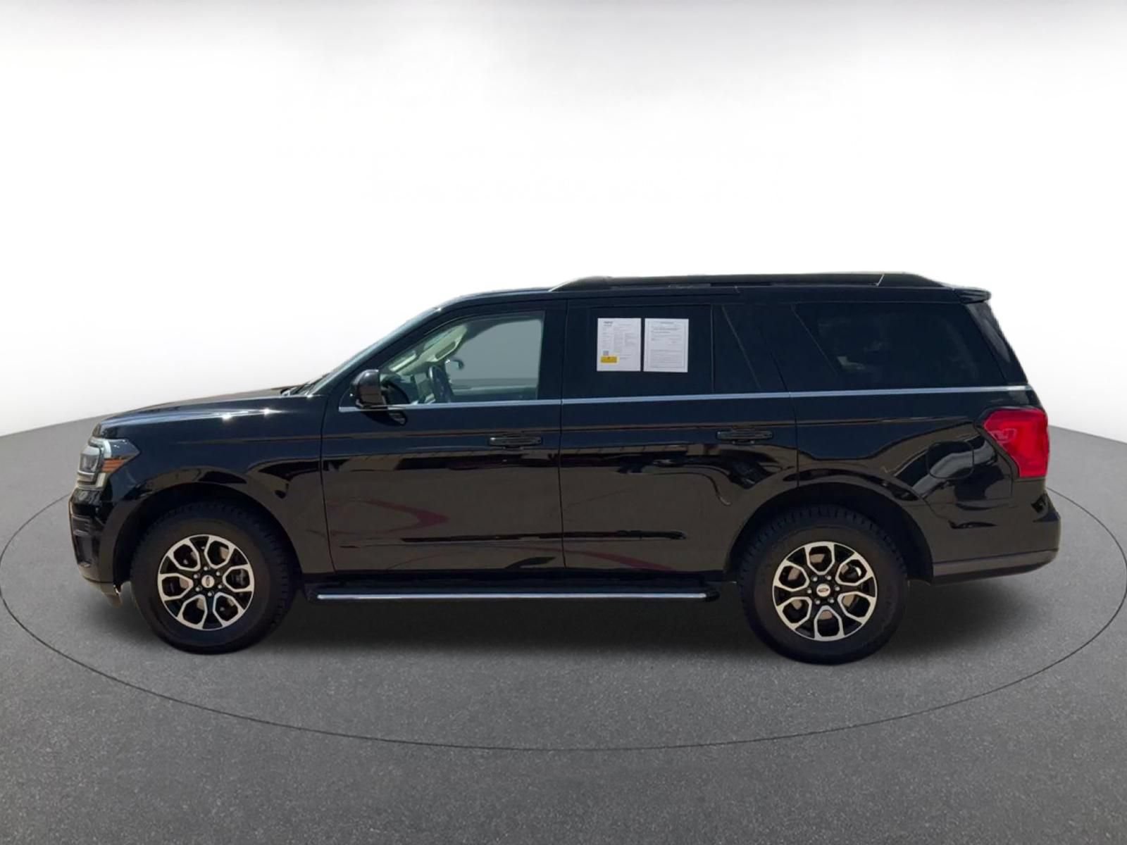 Used 2023 Ford Expedition XLT AWD/4WD image 8
