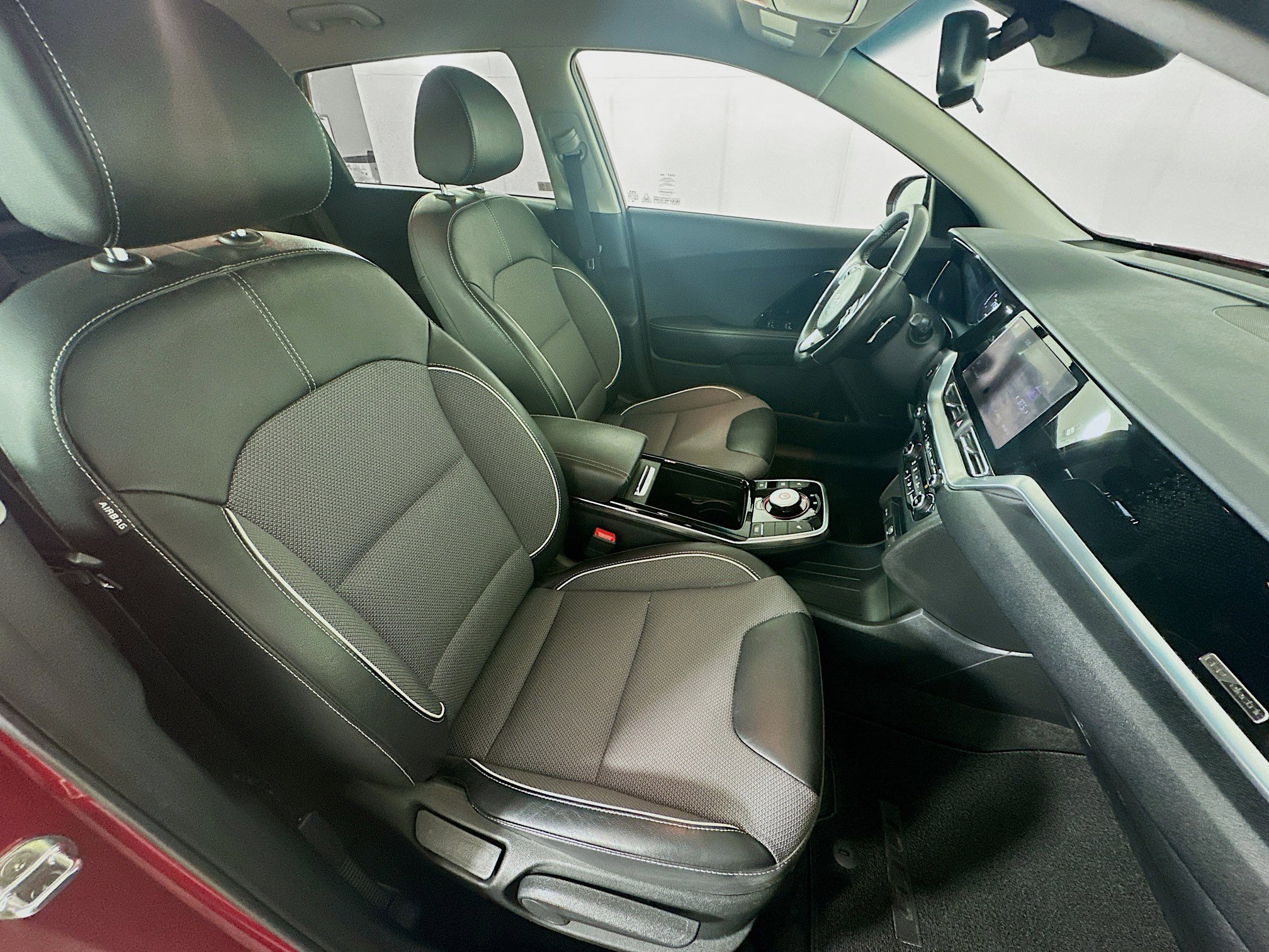 Used 2022 Kia Niro EX image 29