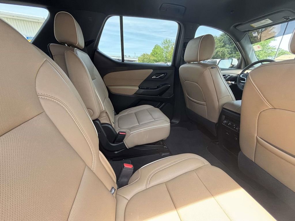 Used 2023 Chevrolet Traverse Premier FWD image 13