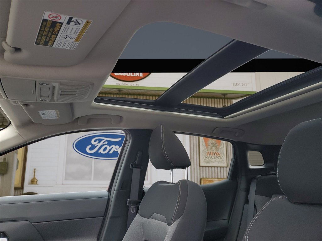 Used 2025 Nissan Kicks SV w/ SV Premium Package image 8