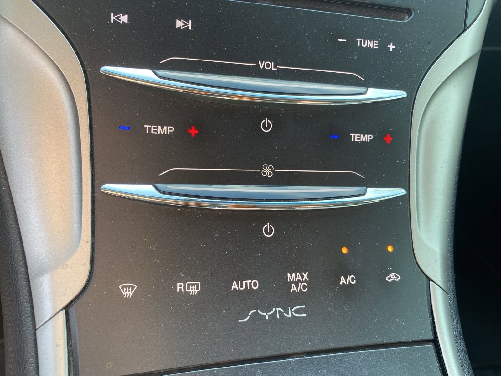 Used 2016 Lincoln MKZ FWD image 17