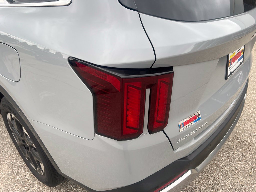 Certified 2024 Kia Sorento S FWD image 32