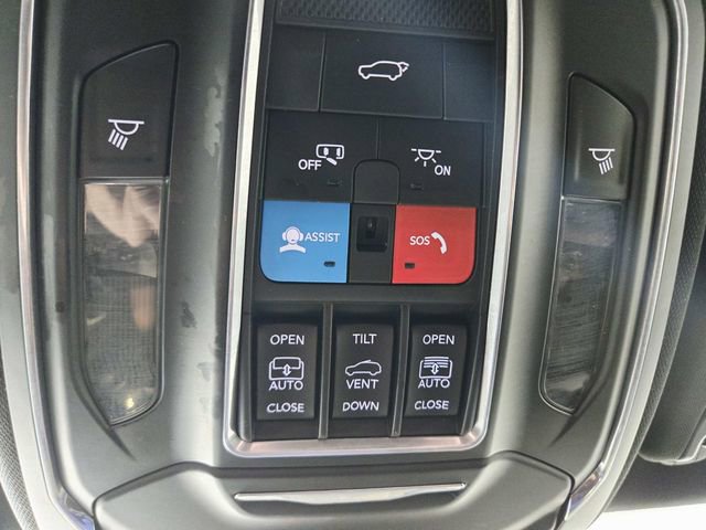 Used 2023 Jeep Wagoneer Base w/ Premium Group I image 33