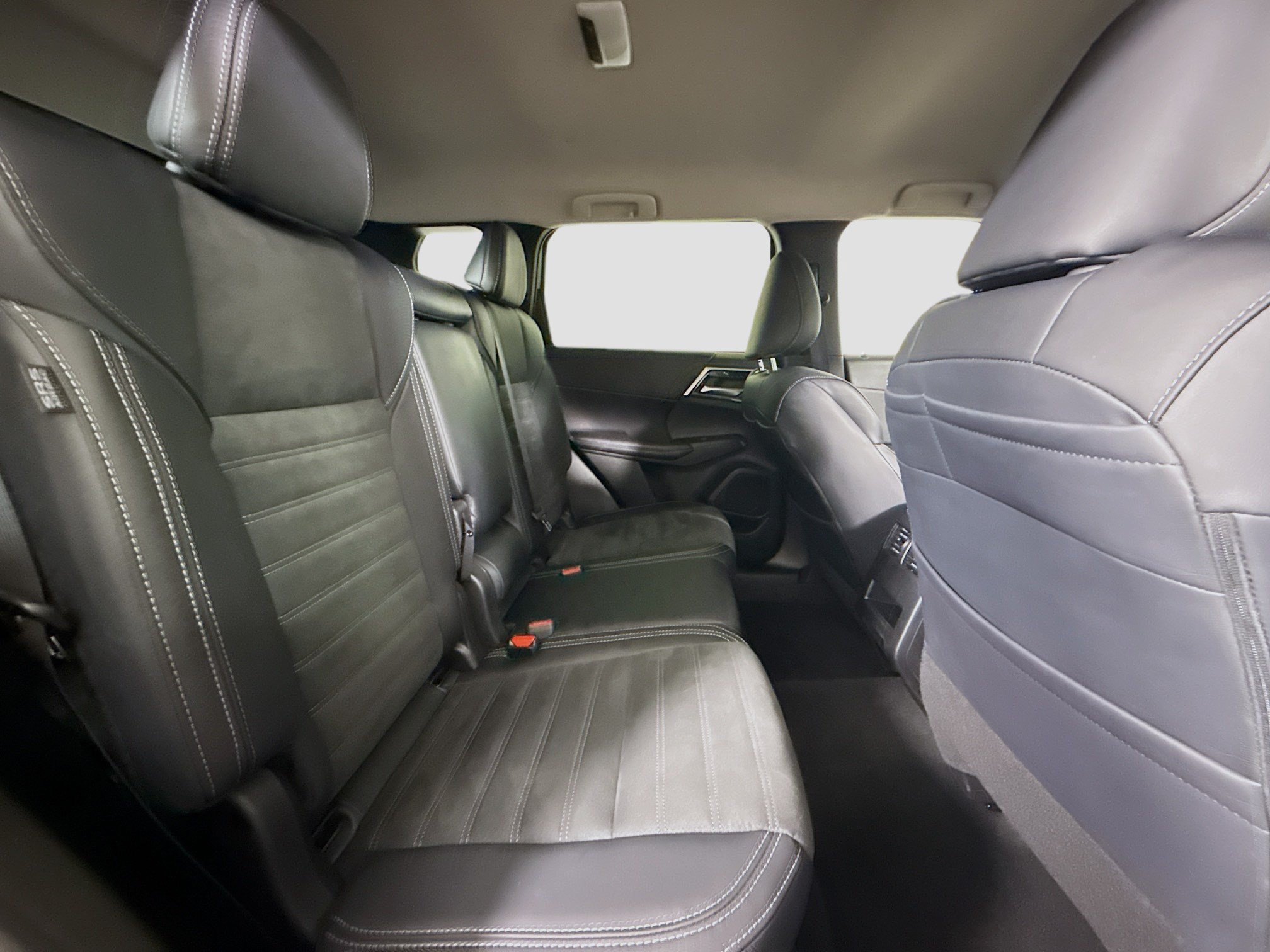 Used 2024 Mitsubishi Outlander SE FWD image 27