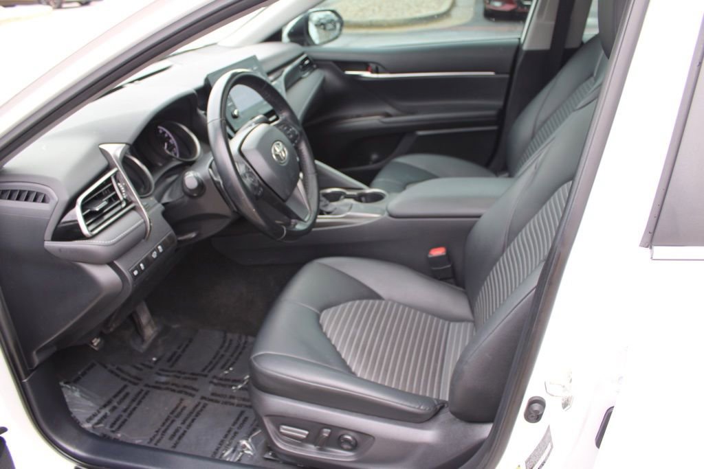 Used 2021 Toyota Camry SE w/ Blackout Package (TMS) image 14