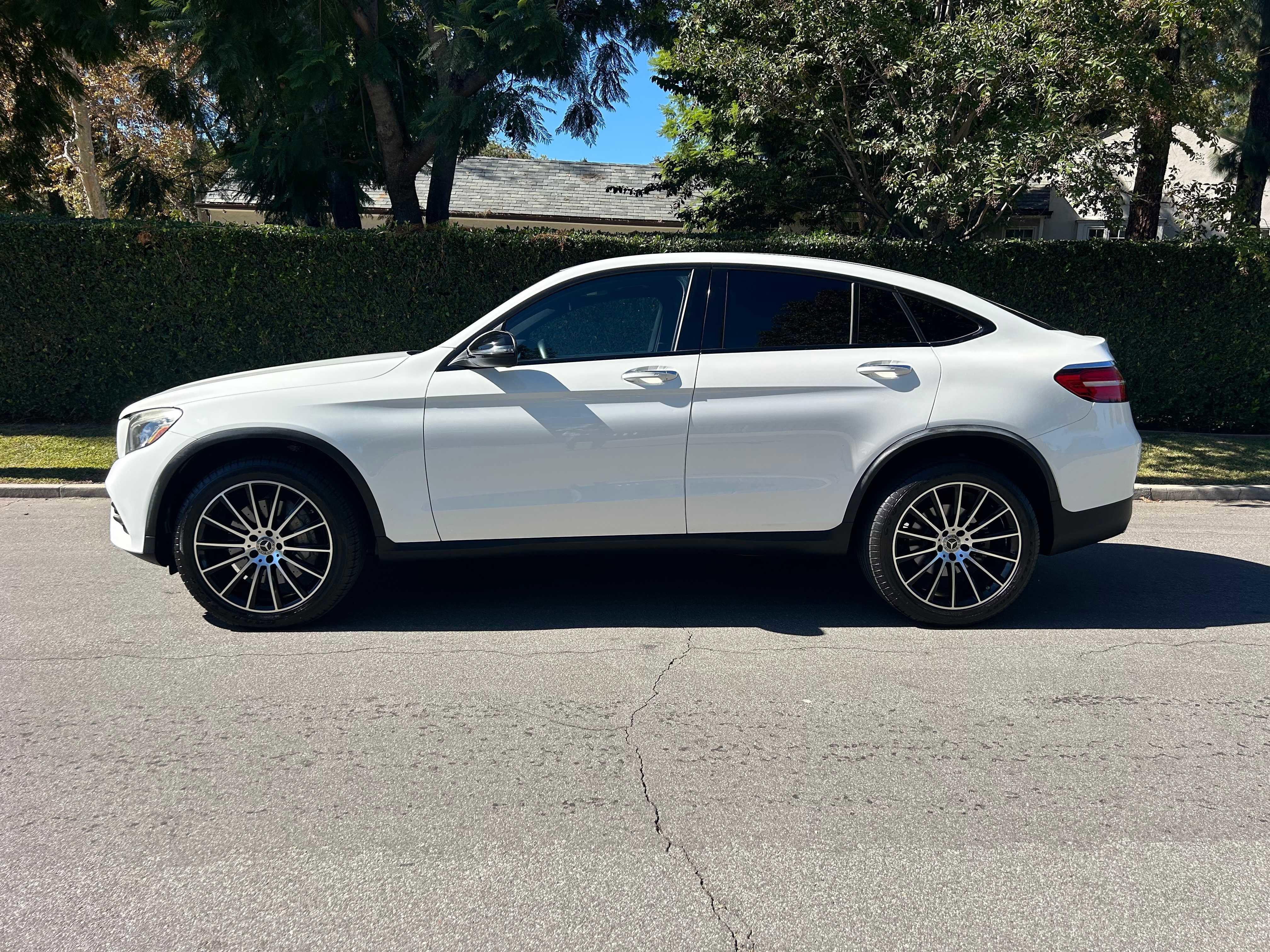 Used 2019 Mercedes-Benz GLC 300 4MATIC Coupe image 4