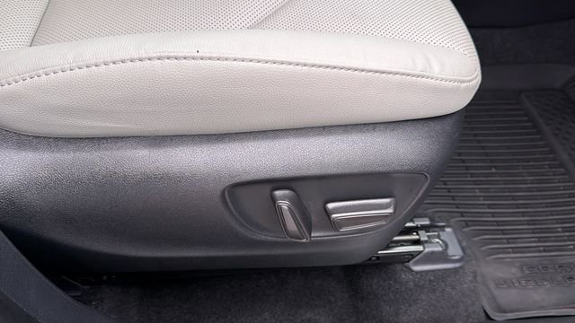 Certified 2025 Toyota Grand Highlander FWD image 37