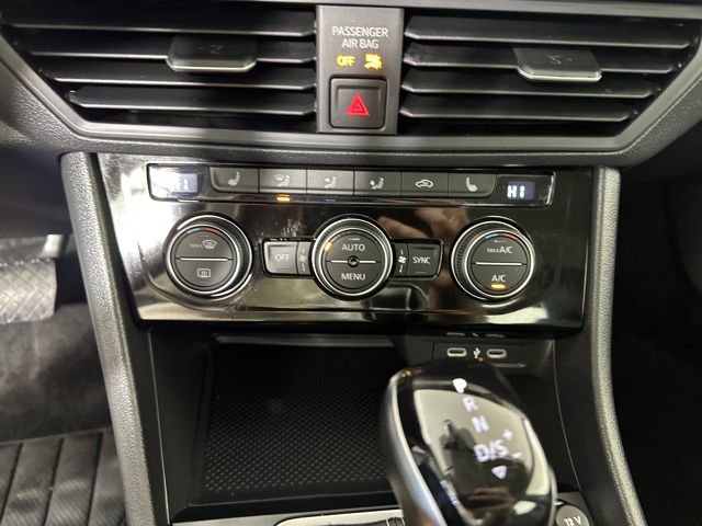Used 2024 Volkswagen Jetta SE image 23