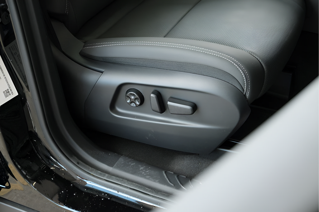 New 2025 VinFast VF 8 Plus AWD/4WD image 12