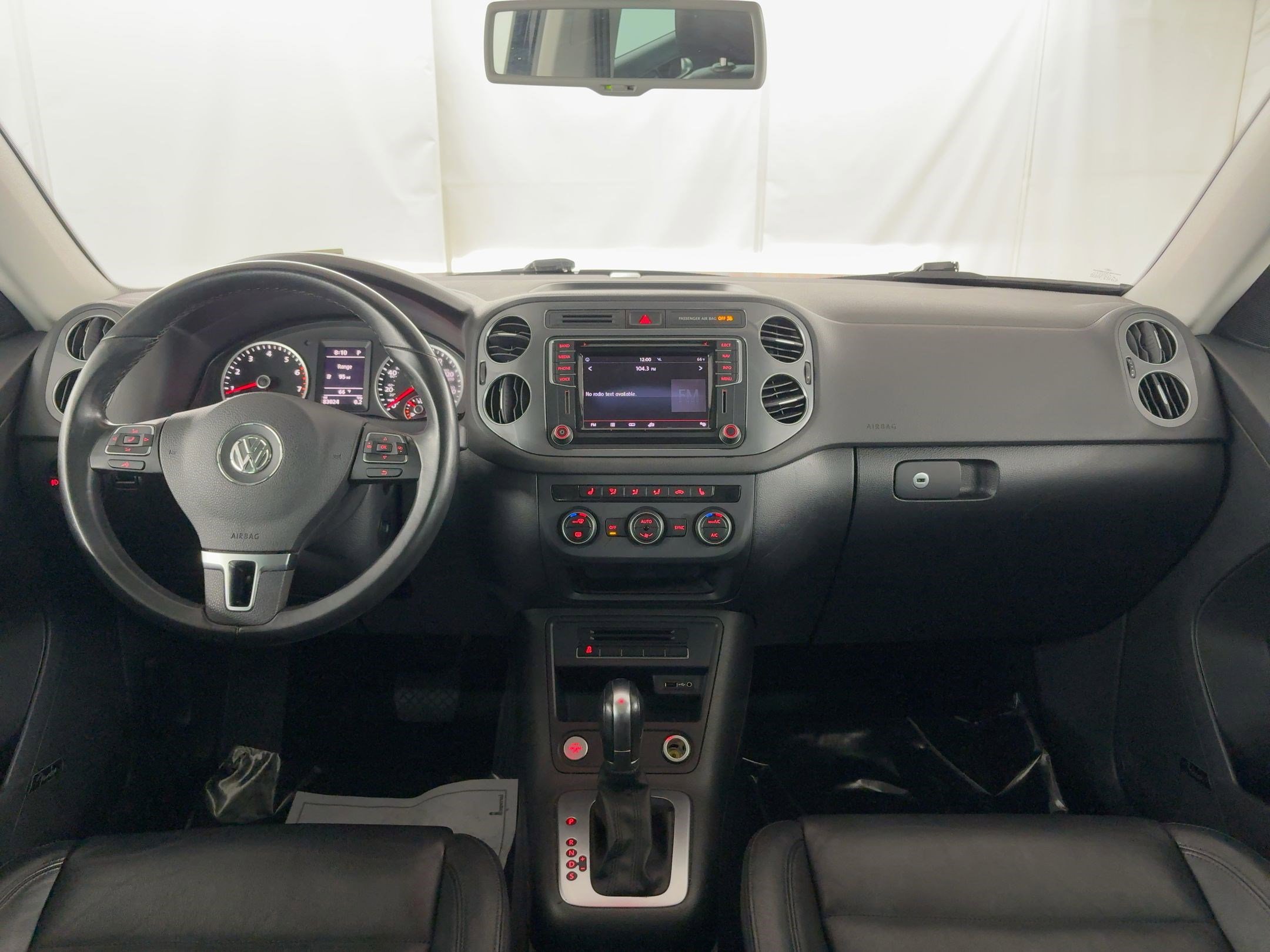 Used 2017 Volkswagen Tiguan SEL image 17