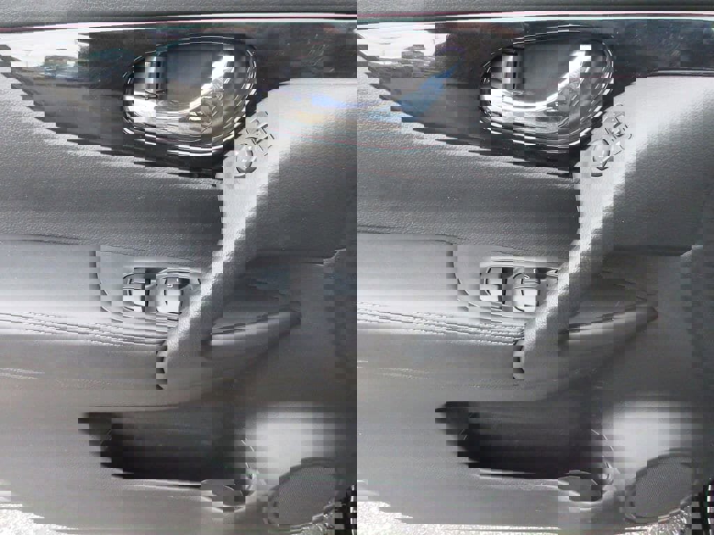 Used 2017 Nissan Rogue Sport SV AWD/4WD image 23