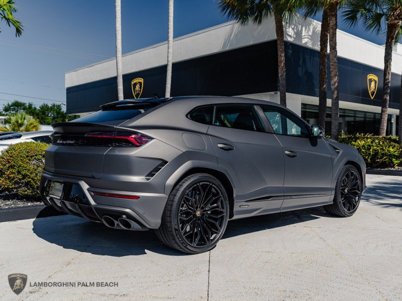 Used 2025 Lamborghini Urus SE AWD/4WD image 6