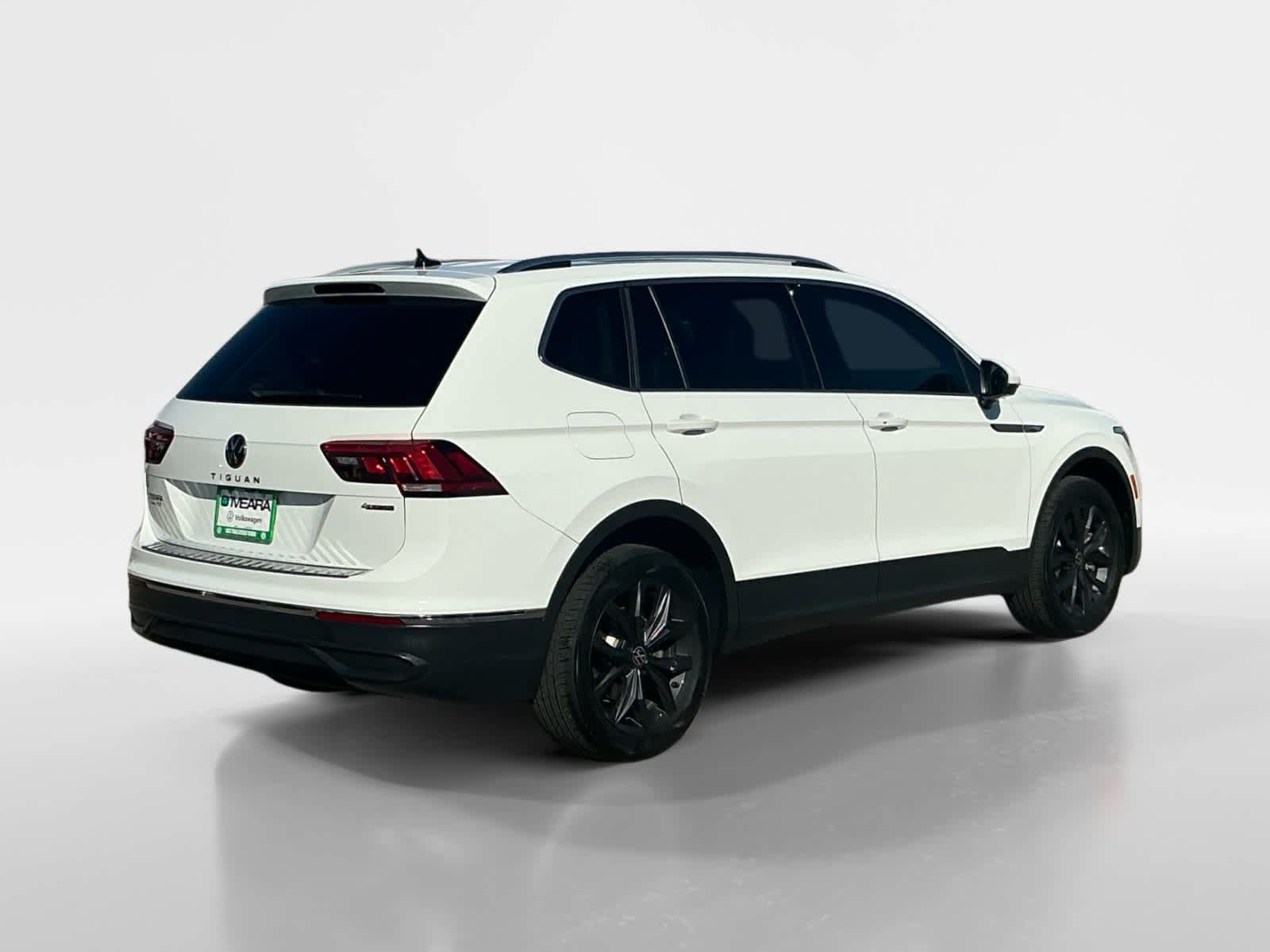 Used 2024 Volkswagen Tiguan SE w/ Panoramic Sunroof Package AWD/4WD image 5