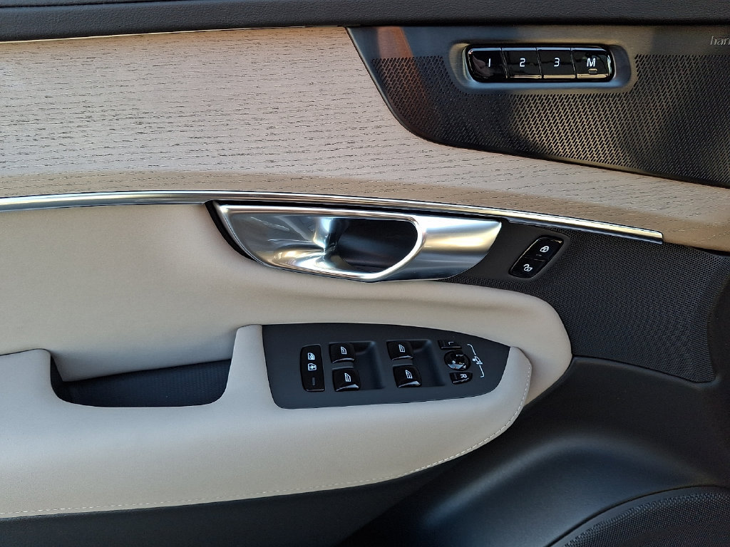 New 2027 Volvo XC90 B6 Plus AWD/4WD image 10