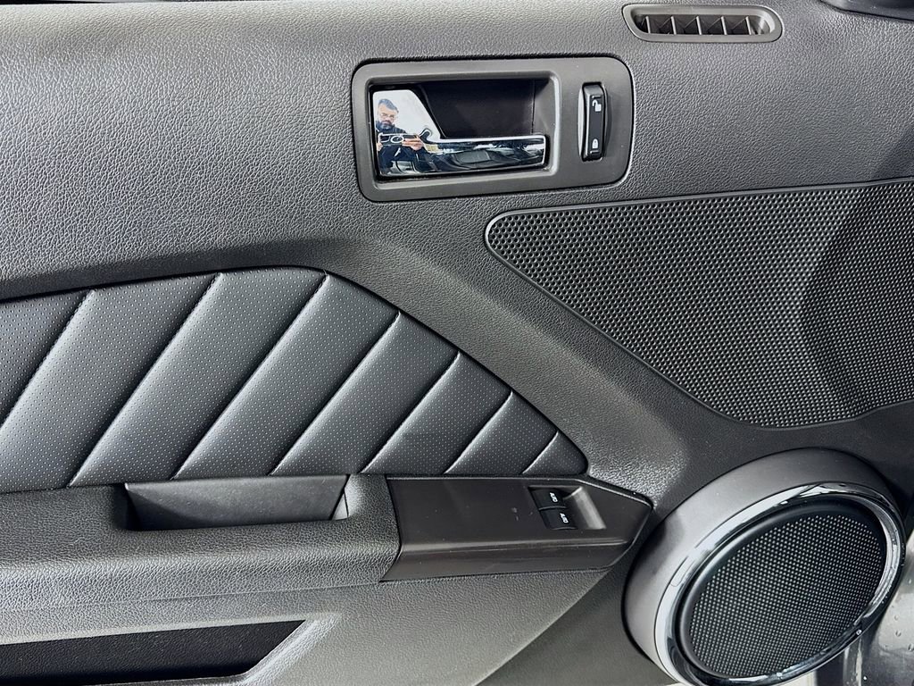 Used 2013 Ford Mustang Premium image 14