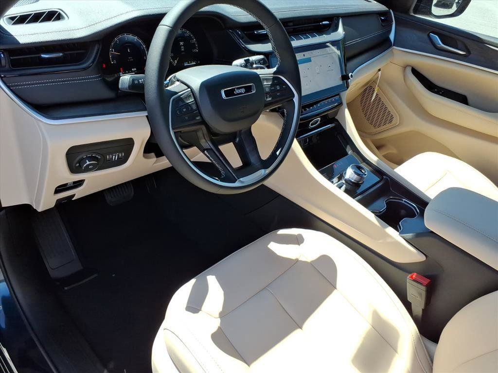 New 2026 Jeep Grand Cherokee Limited AWD/4WD image 4