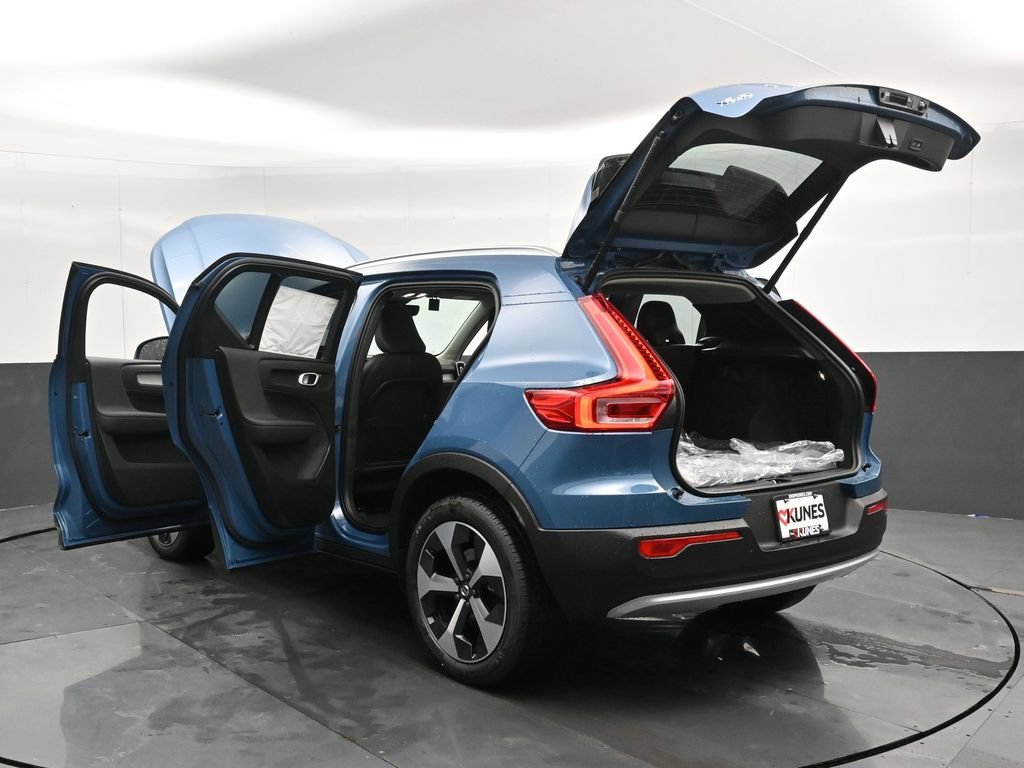 New 2025 Volvo XC40 B5 Core w/ Climate Package AWD/4WD image 48