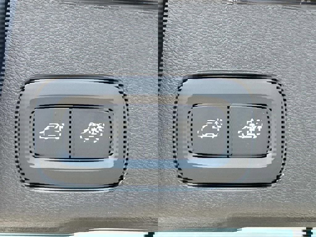 Certified 2025 Volvo XC60 T8 Plus w/ Protection Package Premier image 13