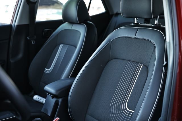 Used 2024 Hyundai Venue Limited image 19