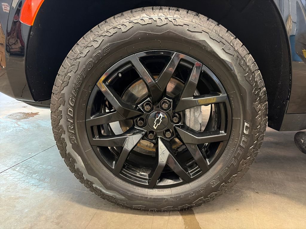 Used 2022 Chevrolet Tahoe Z71 w/ Luxury Package AWD/4WD image 12