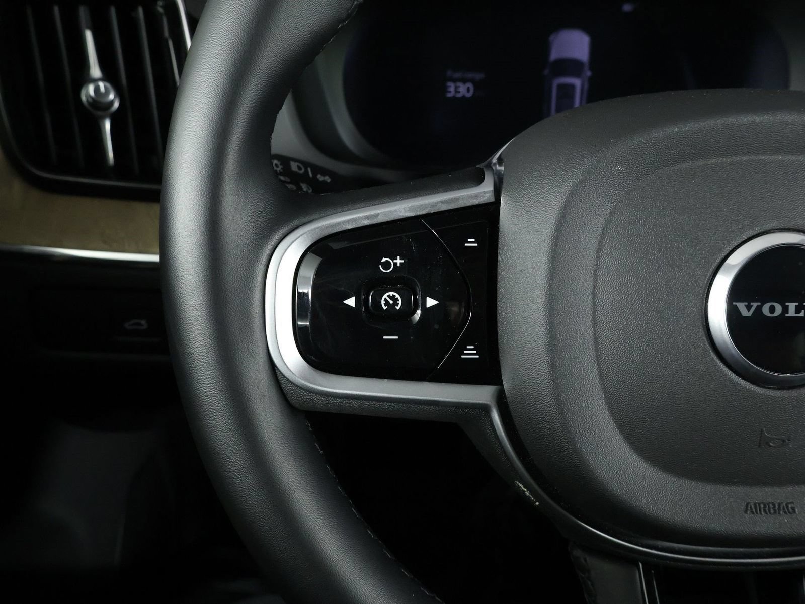 Certified 2026 Volvo XC60 B5 Plus w/ Protection Package Premier AWD/4WD image 10