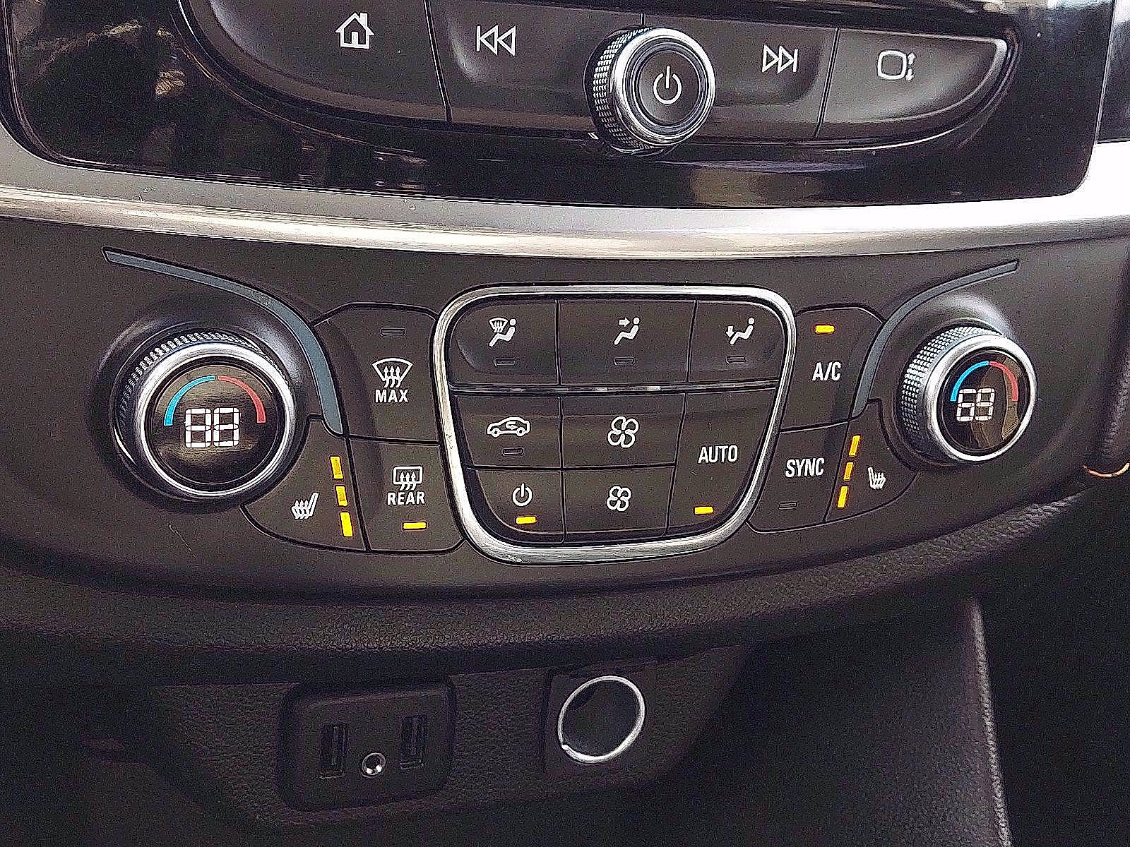 Used 2019 Chevrolet Traverse LT image 16