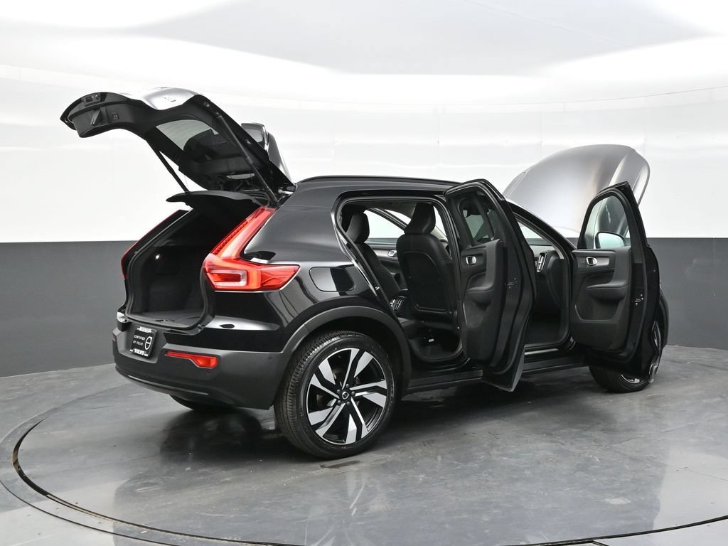 Used 2024 Volvo XC40 B5 Plus w/ Protection Package Premier AWD/4WD image 45