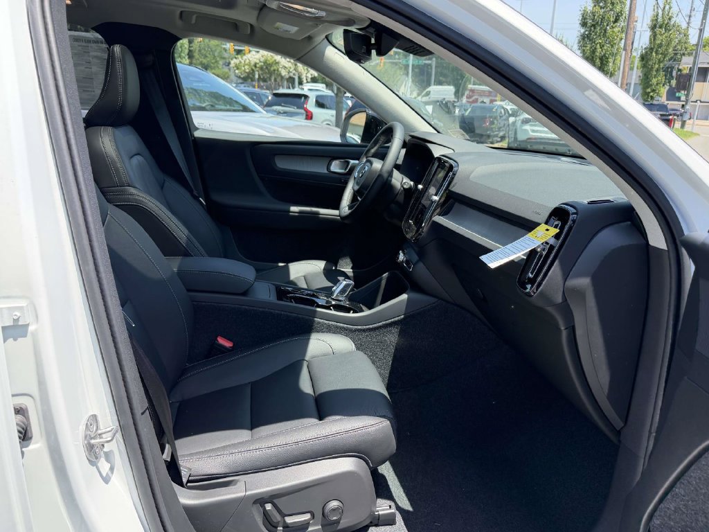 New 2026 Volvo XC40 B5 Plus w/ Protection Package Premier AWD/4WD image 11